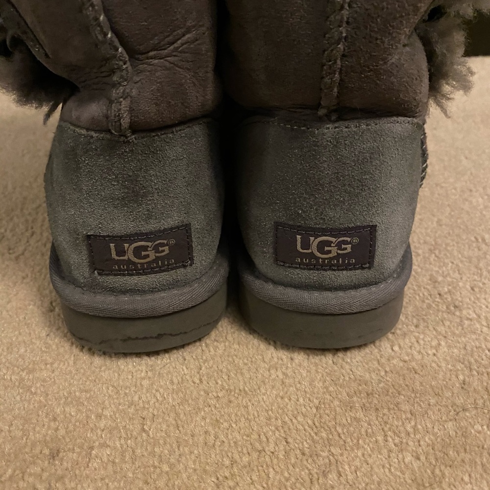 UGGS - Picture 5 of 5